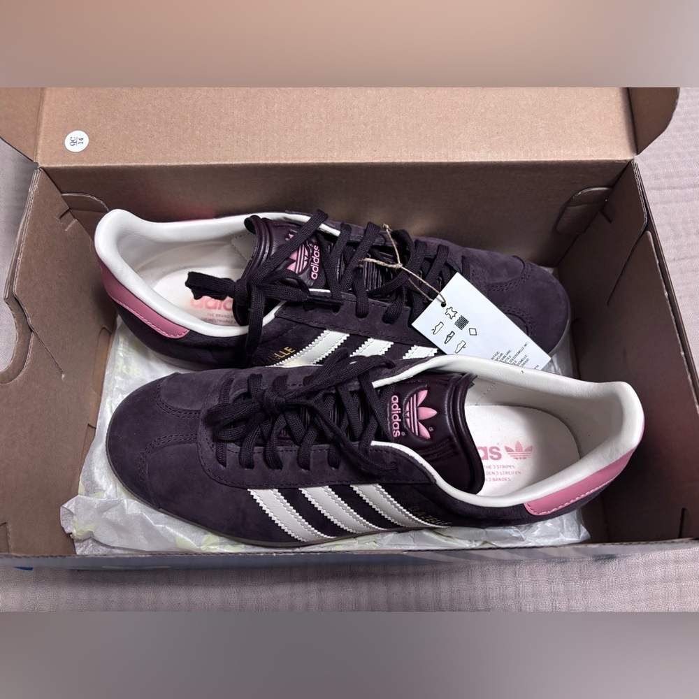 Adidas Gazelle Suede Sneakers - Brown w White & Pink accents. NEW w TAGS in BOX - Picture 3 of 3